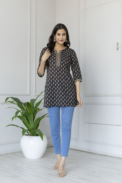 Women Black Straight Tunic With Three Quarter Sleeves | LASVINI - Redefining Indian Fashion with Elegance