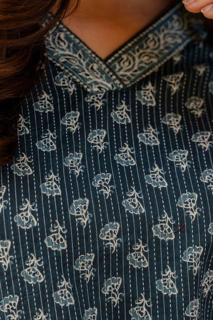 Women Green Straight V- Neck Tunic | LASVINI - Redefining Indian Fashion with Elegance