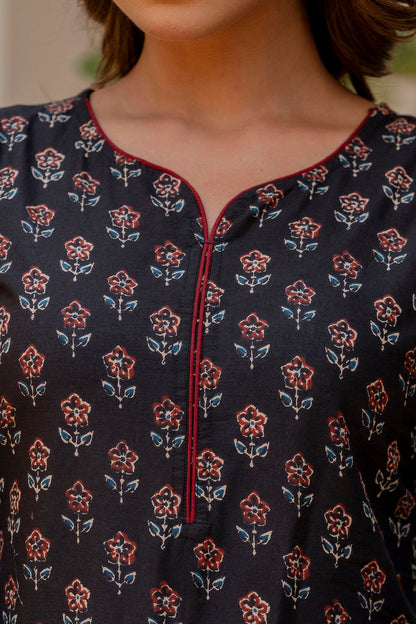 Women Black Tunic With Three Quarter Sleeves | LASVINI - Redefining Indian Fashion with Elegance