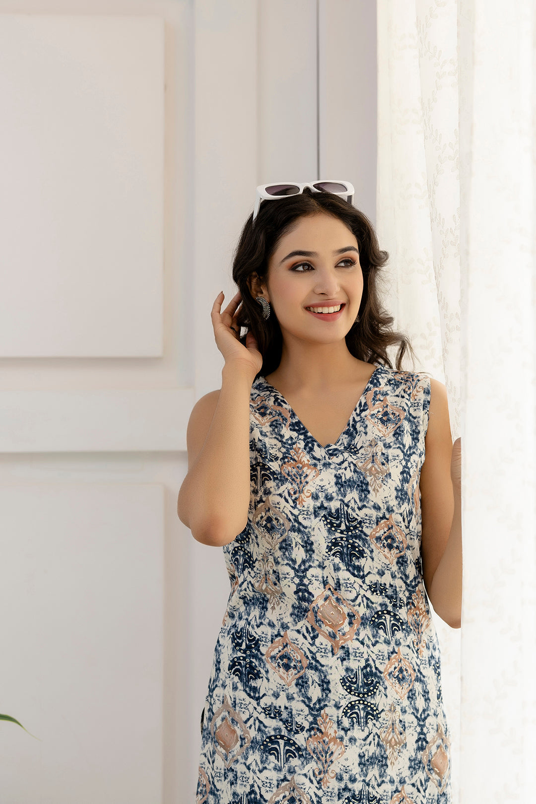 Women Blue And Off White Printed Straight Kurta With Trouser | LASVINI - Redefining Indian Fashion with Elegance