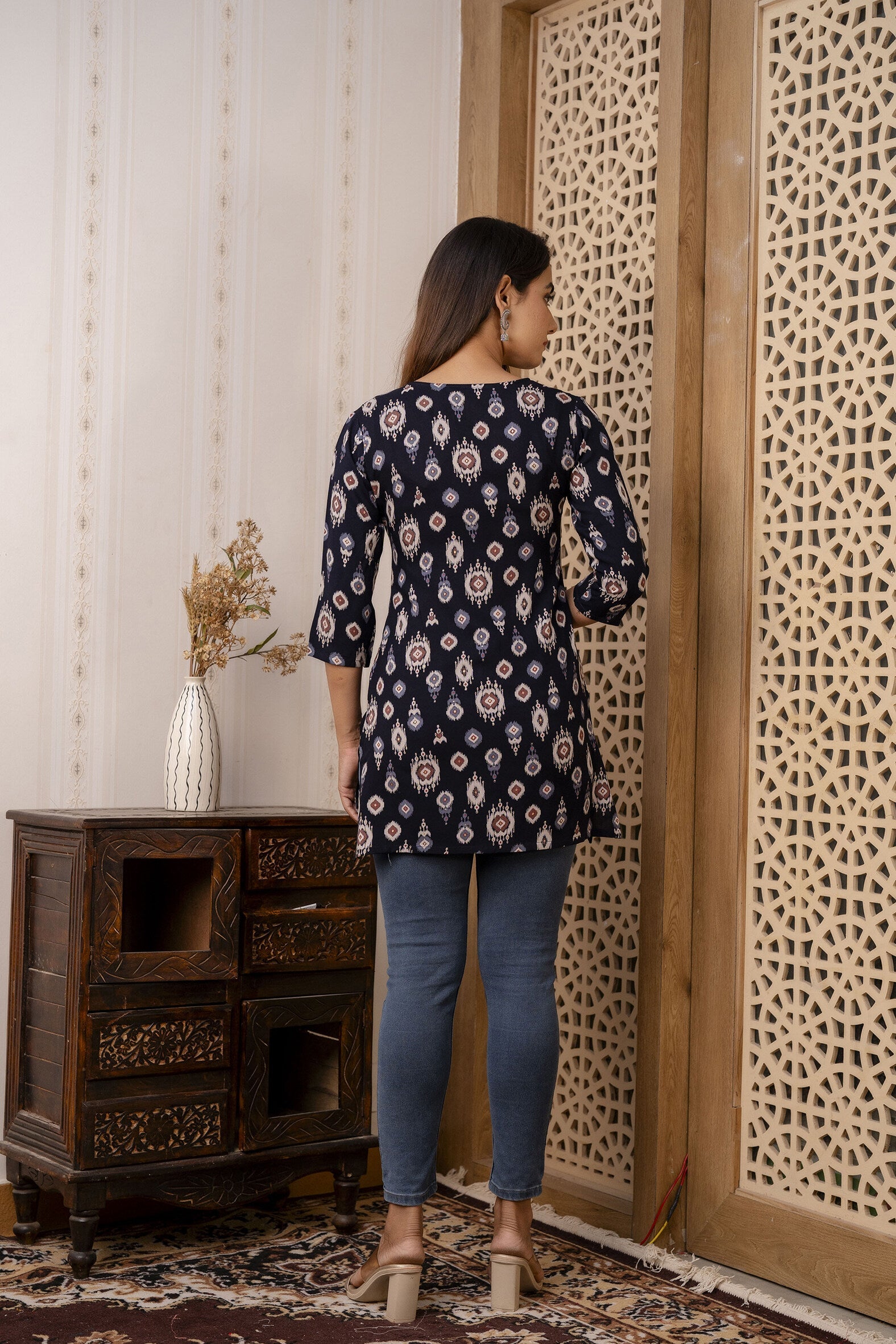Women Black Printed Straight Tunic | LASVINI - Redefining Indian Fashion with Elegance
