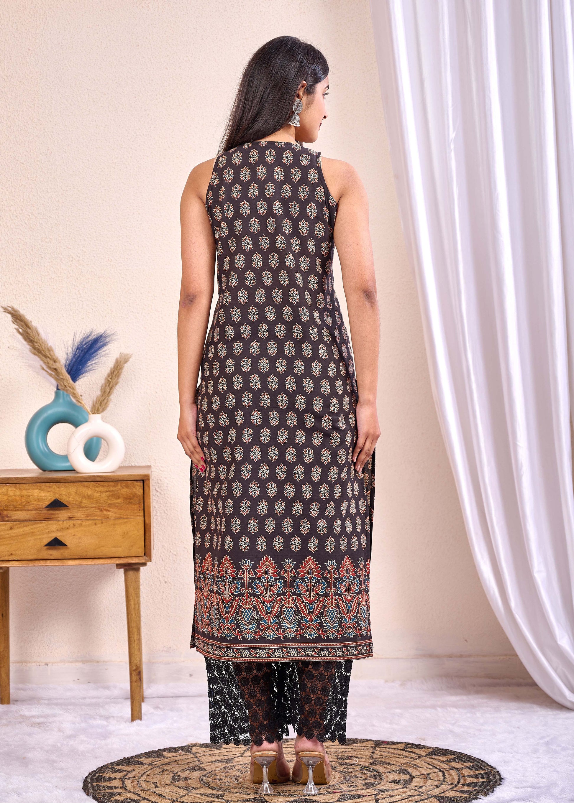 Women Black Printed Straight Sleeveless Kurta | LASVINI - Redefining Indian Fashion with Elegance