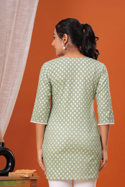 Women Green Printed Straight Tunic | LASVINI - Redefining Indian Fashion with Elegance
