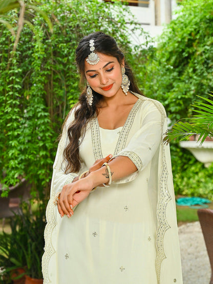 Off White Embroidered Kurta Set | LASVINI - Redefining Indian Fashion with Elegance