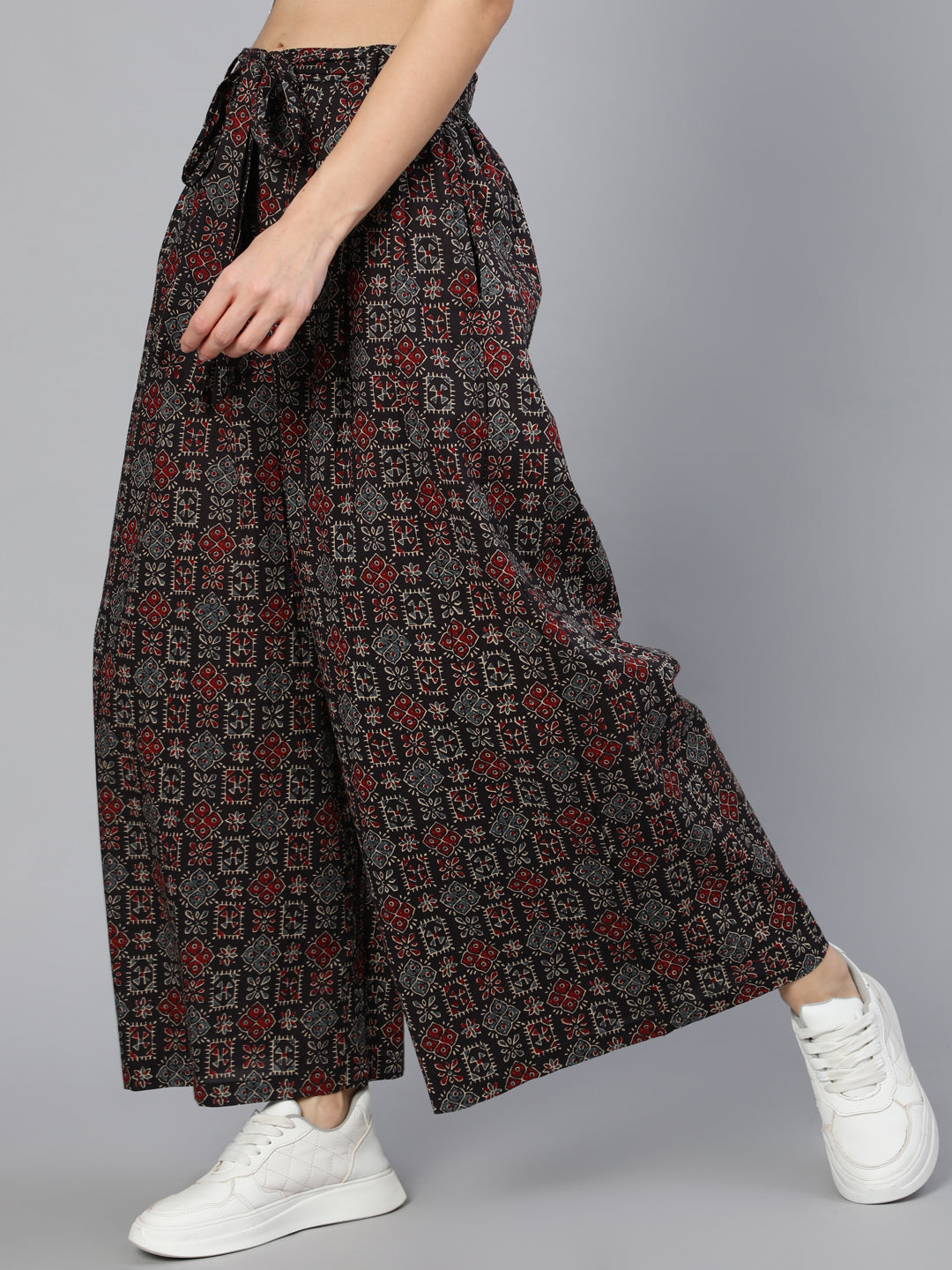 Women Black Wide Legged Printed Plazo With Side Pockets | LASVINI - Redefining Indian Fashion with Elegance