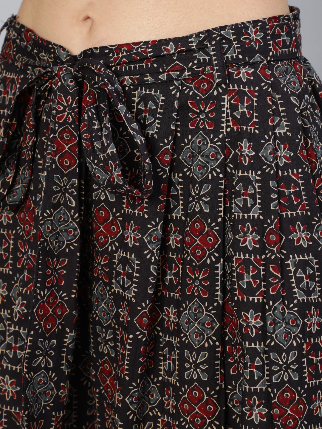 Women Black Wide Legged Printed Plazo With Side Pockets | LASVINI - Redefining Indian Fashion with Elegance