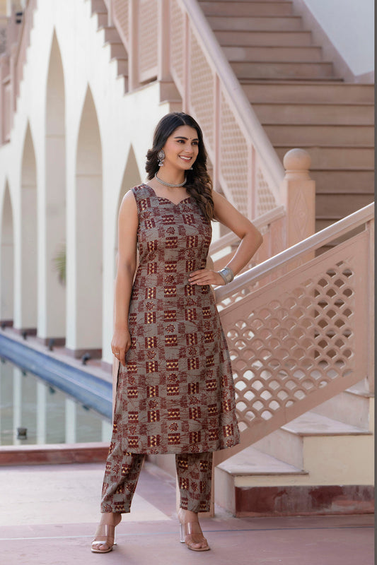 Women Grey Printed Straight Kurta With Trouser | LASVINI - Redefining Indian Fashion with Elegance