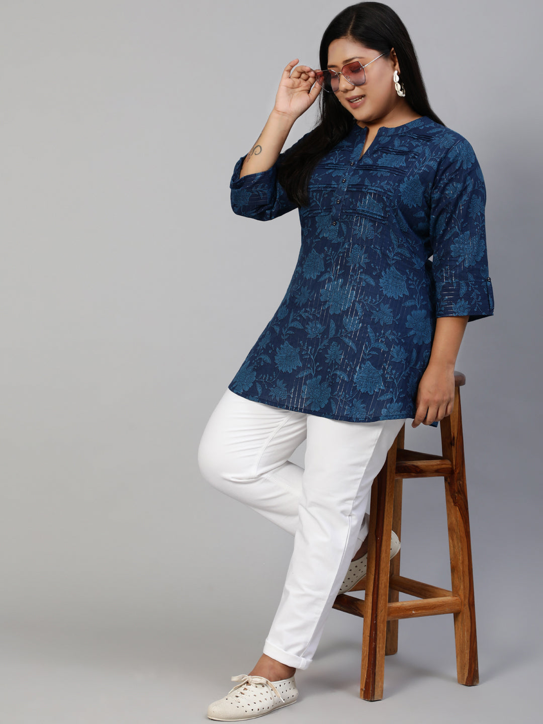 Women Navy Blue Printed Tunic With Three Quarter Sleeves | LASVINI - Redefining Indian Fashion with Elegance
