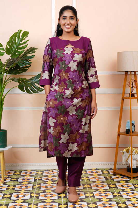 Women Purple Floral Vertical Silk Kurta Set | LASVINI